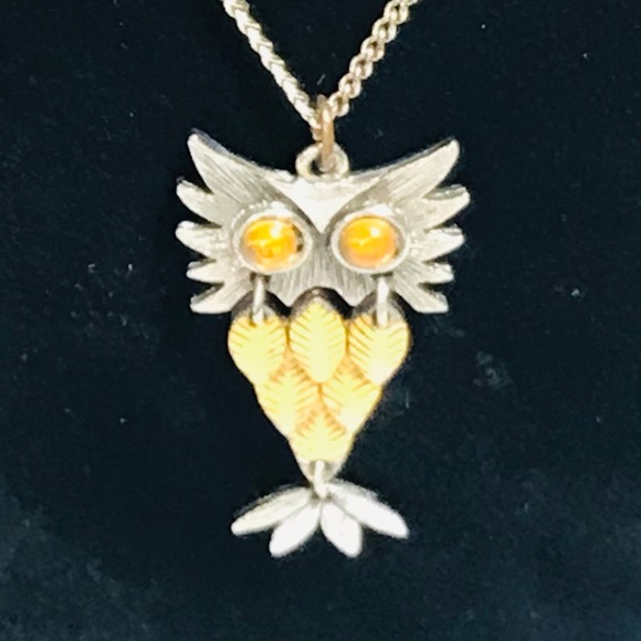 Vintage Moving Gold & Silver Tone Metal Owl Necklace - Picture 3 of 10